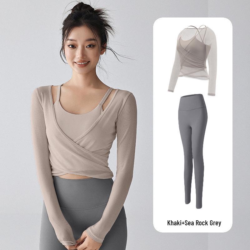Women's Long Sleeve Yoga Set with Padded Top for Pilates Training