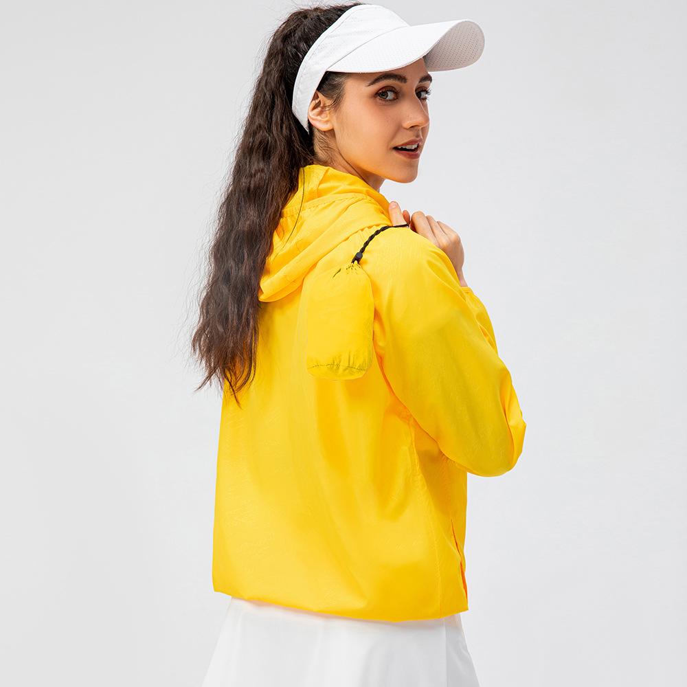 QQs Sexy, Fashionable and Elegant Sports Skin Windbreaker Waterproof, Windproof, Light and Breathable Fast Drying Clothes Riding Long Sleeved Coat