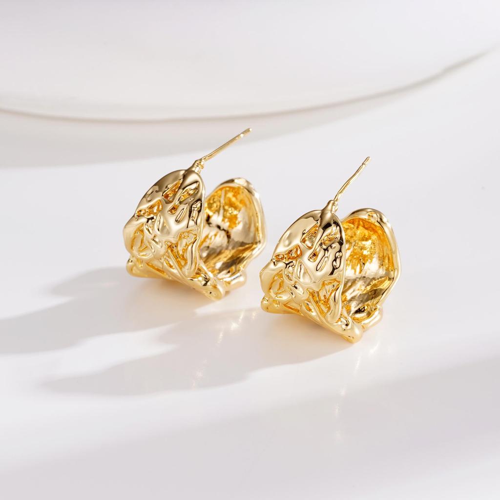 Gold-Plated Wrinkled Texture Copper Earrings with Silver Posts – Fashionable, Versatile, and Stylish for Commuting