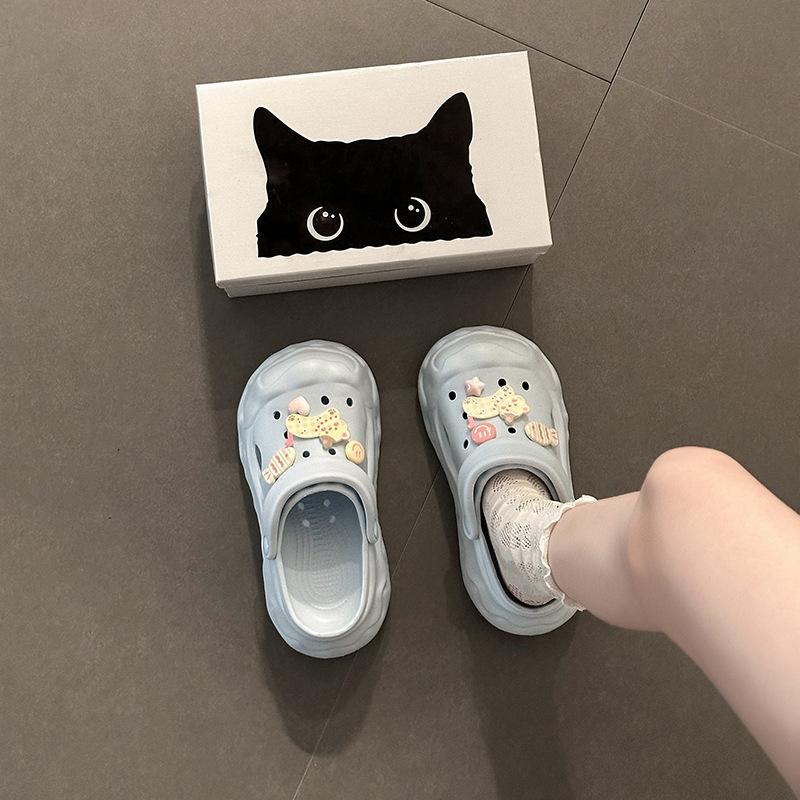 Neue modische und vielseitige Clog-Damenschuhe mit einem Klappoberteil