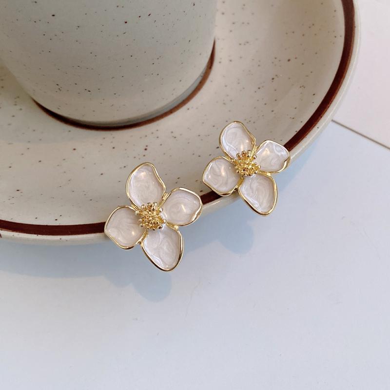 White Color Flower Enamel Korean Style Stud Earrings for Women Girl Love Aesthetic Daily Life Minimalist Jewelry