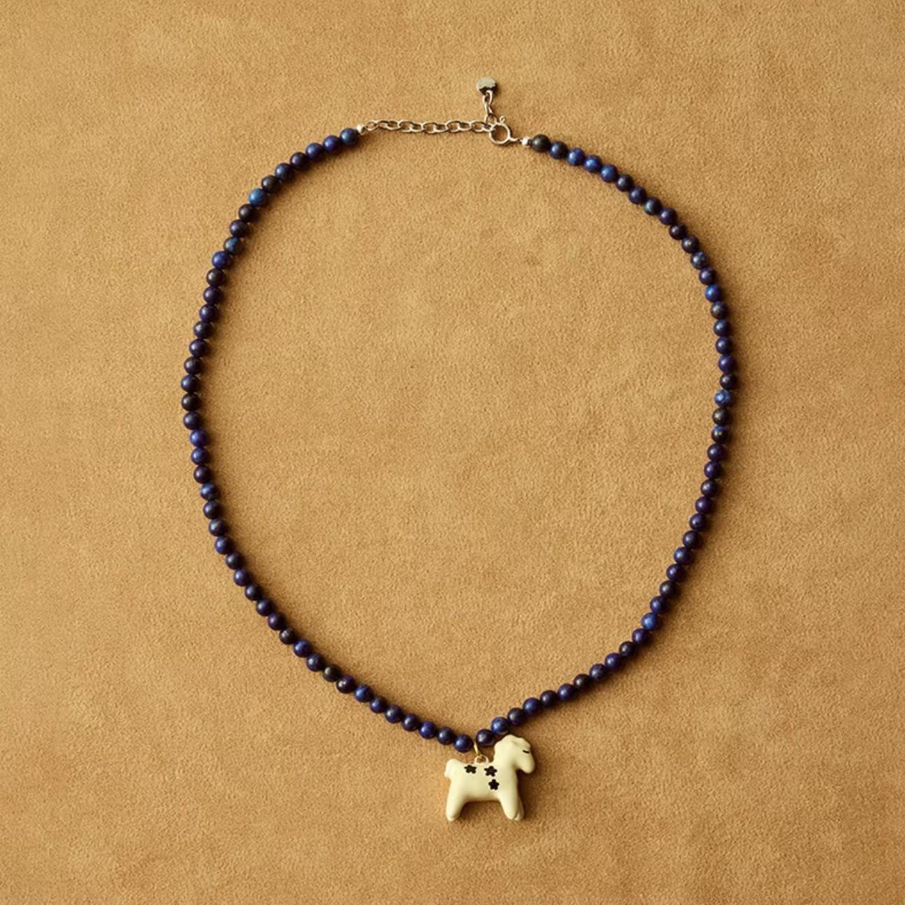 Spring Enamel Horse Painting Lapis Lazuli Beaded Necklace: Simple, Fashionable Design for Women слоновая кость