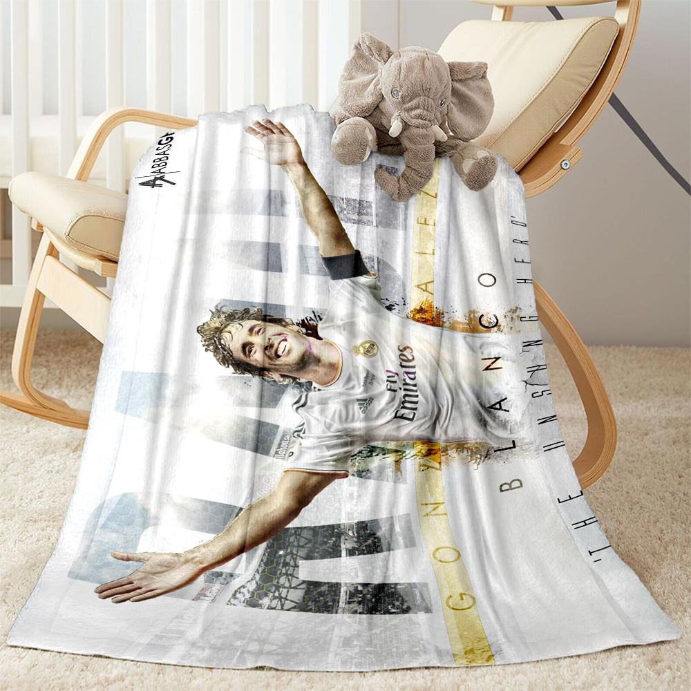 Football Player Action Blanket Soft & Cozy Suitable for Seaside Sofa Livingroom for All Occasions Stylish Decor Birthday Christmas Gift Blanket