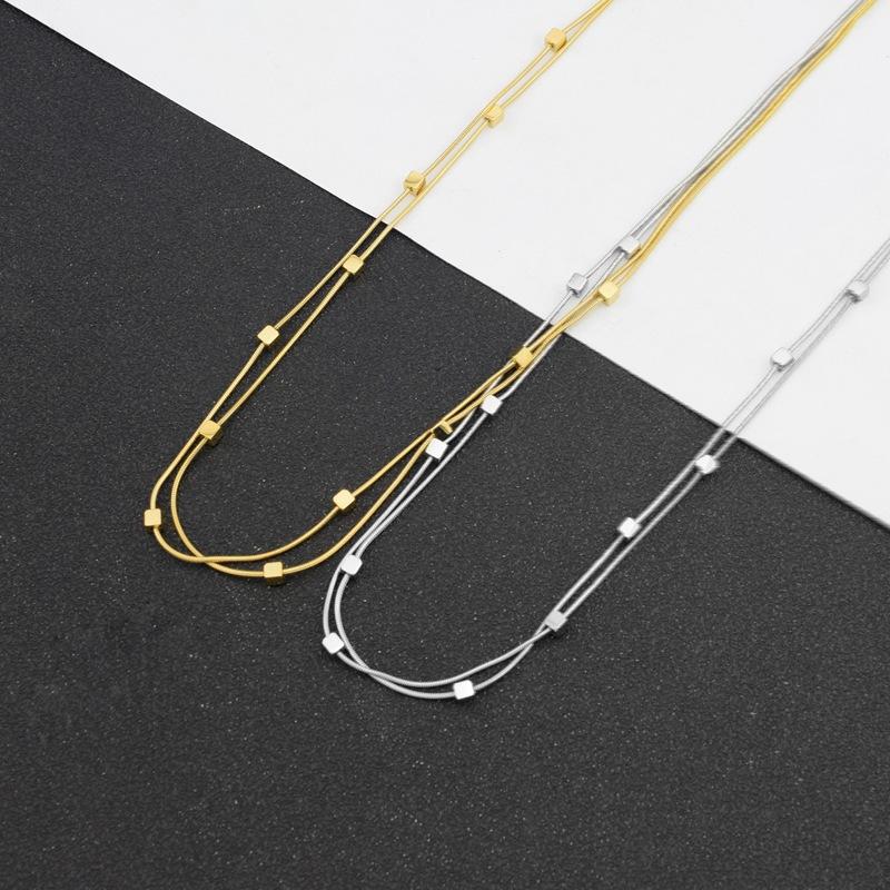 Double-layer Stainless Steel Small square Pendant Necklace for Women; Light Luxury, Unique Design Sense, Collarbone Chain.