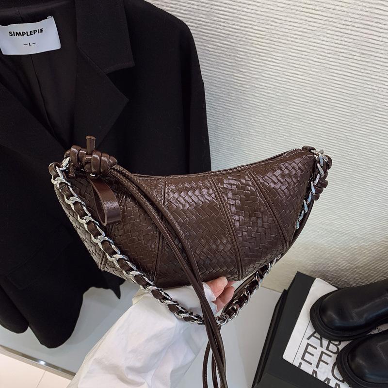 Premium texture bag women's summer new niche design messenger horn bag net versatile dumplings