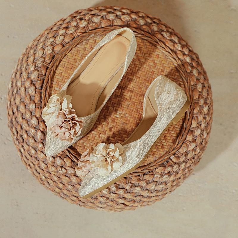 Fashion Sweet Ladies Flower Flat Shoes Lace Embroider Ballet Flats Pointed Toe Floral Slip On Loafers Women Moccasins Plus Size 41-45