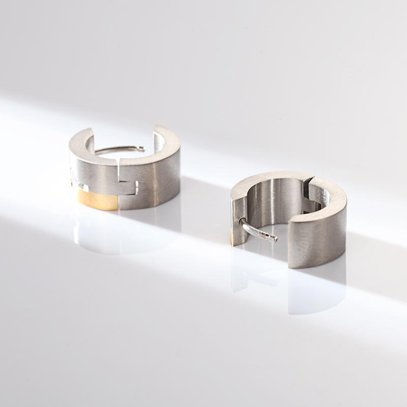 Featuring titanium hardware and a post back closure