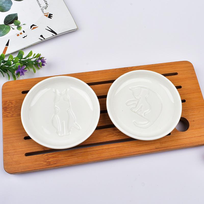 Japanese Cat Ceramic Embossed Soy Sauce Dish Cute Cat Seasoning Dish Dip Mini Ceramic Small Dish Soy Sauce Dish