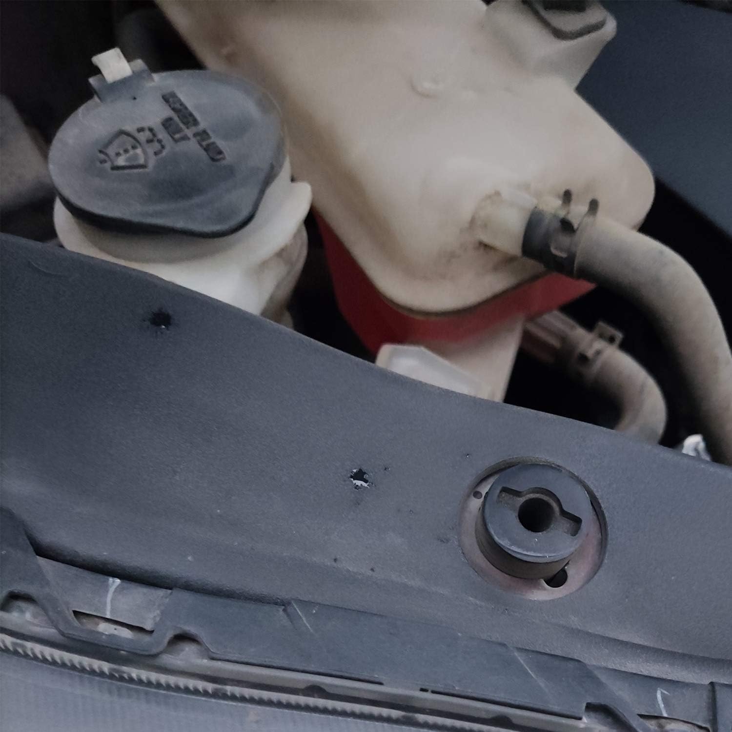 Genuine Hood Bumper Stop Rubber Bonnet Cushion Hood Bumper Stops Compatible with Toyota Corolla Highlander Verso Engine cap support pad-2 Pcs