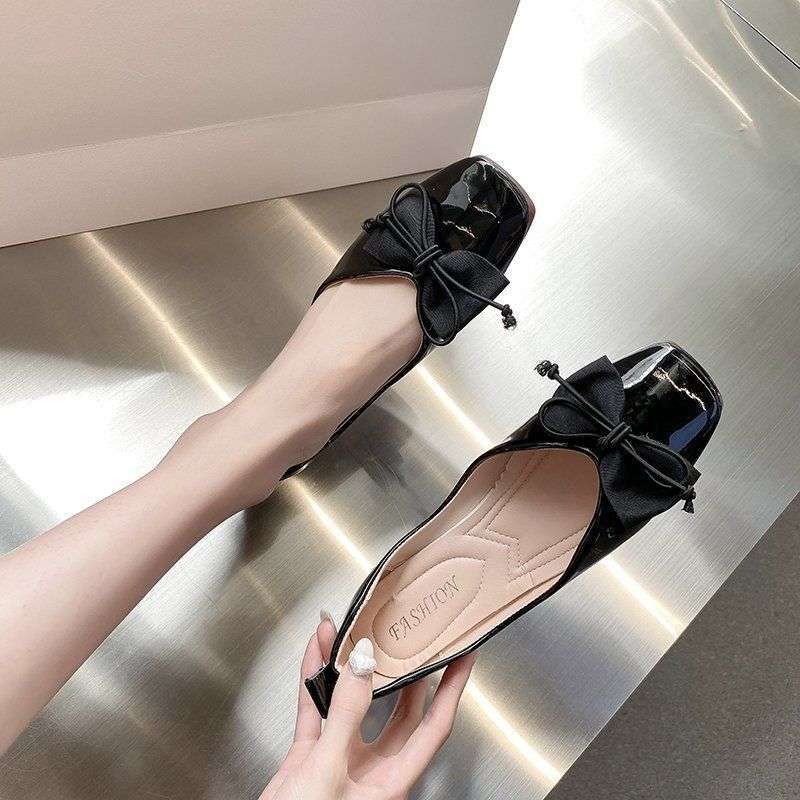 Red single shoes women's spring 2025 new late evening breeze gentle shoes square head beanie shoes flat one pedal ladyshoes