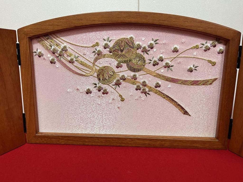 [USED] 24.5cm tall R-shaped three-fold folding screen with ball and cherry blossom pattern