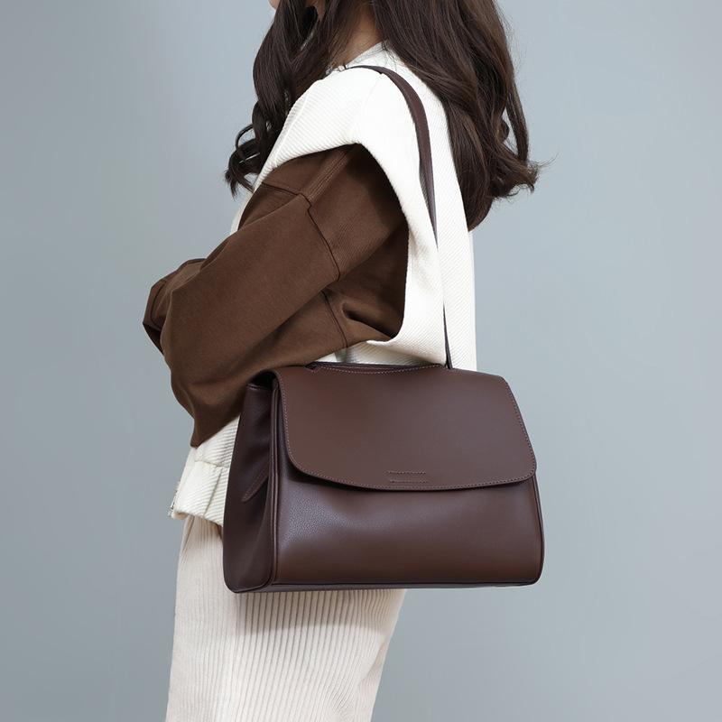 Bags Are Versatile for Women. They Are Popular This Summer. Shoulder Messenger Bags Are Large-capacity Leather Work Handbags.