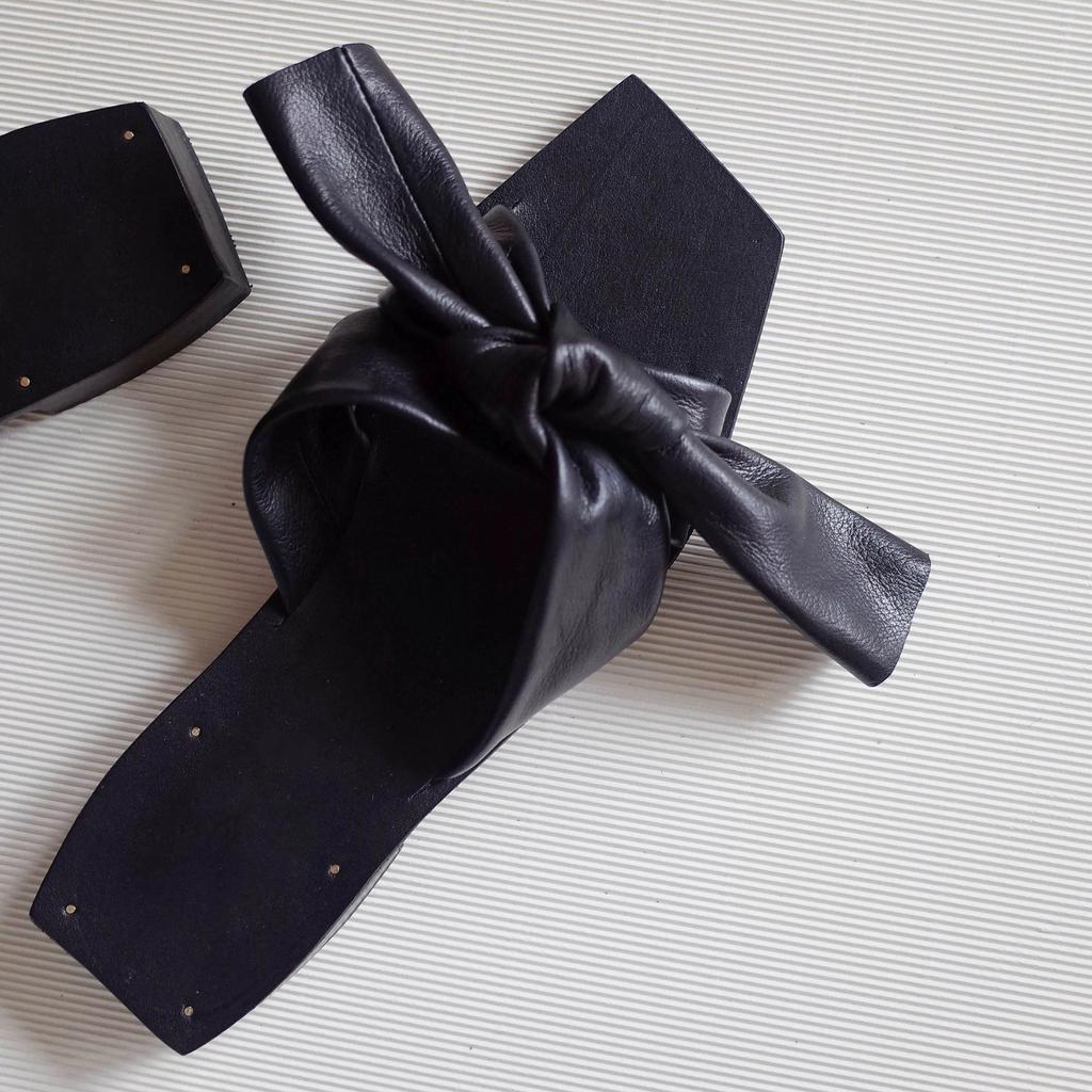 Cowhide Version~ Niche Cross Bow Square Head Slippers Women's Outer Wear 2025 Summer Flat Bottom Low Heel One-word Sandals