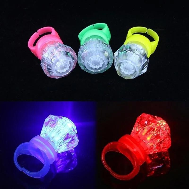 LED Prsten v noci Módní Svítící Prsten Imitace Diamantu Prstová Lampa Blikající Cool Svítící Doplňky