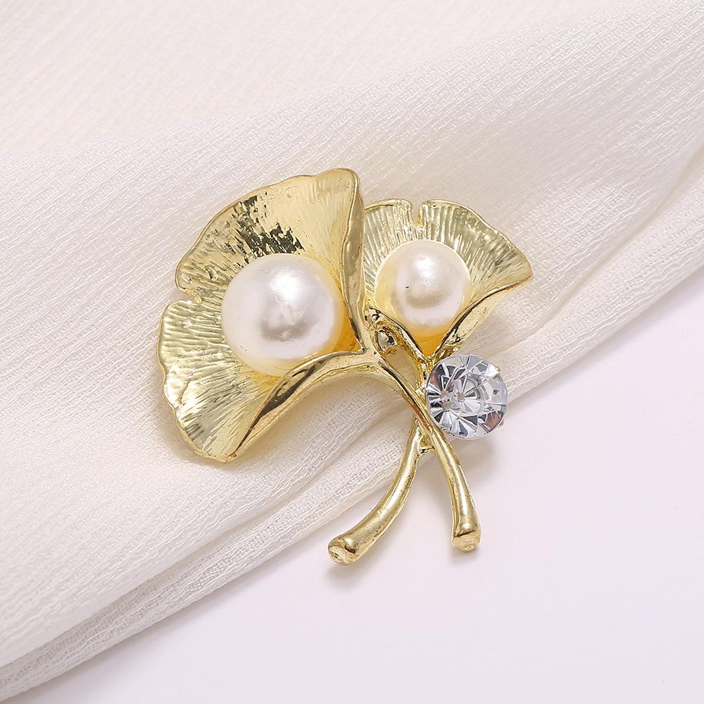 Elegant Luxury Brooch: Versatile and Exquisite Pin for Suit Jackets - Japanese and Korean Inspired Design