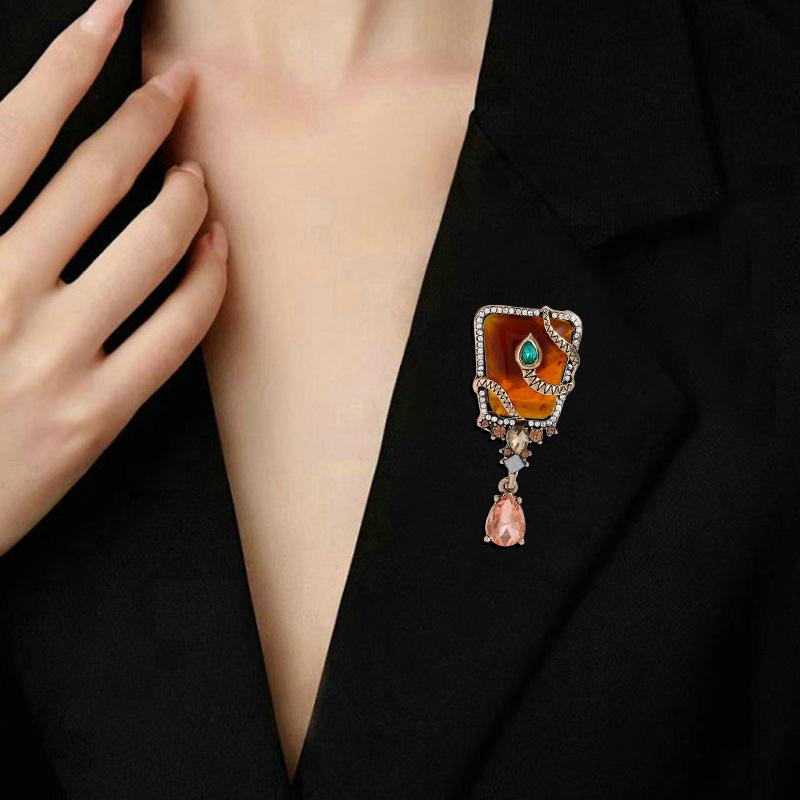 Animal Snake Shape Gao Jing'an Light Luxury Retro Palace Snake Jewelry Brooch