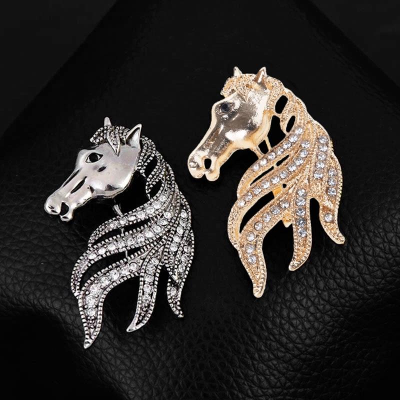 Minimalist Equestrian Themed Brooch Polished Alloy Construction Versatile Wear For Parties And Work Environments