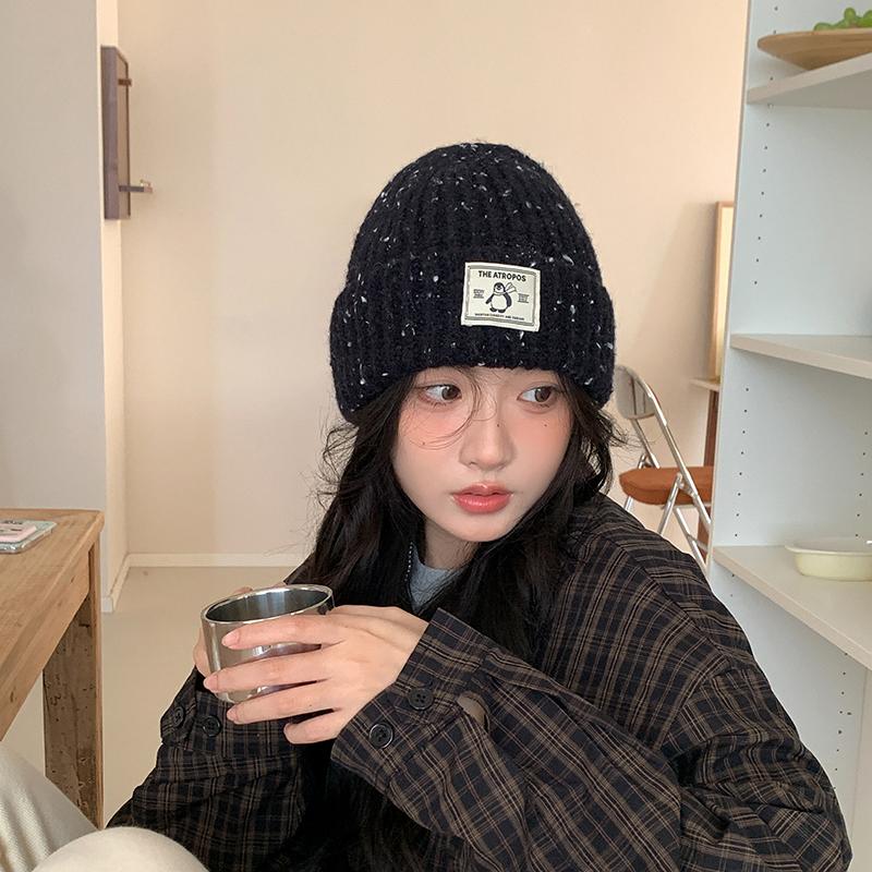 

New cute knitted wool hat women s thickened warm autumn and winter new face small headhat Adult average size (56-58cm) чорний