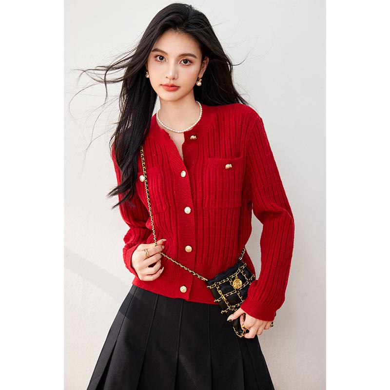 Cozy Red Knitted Sweater with Loose Fit and Chic Style for Winter