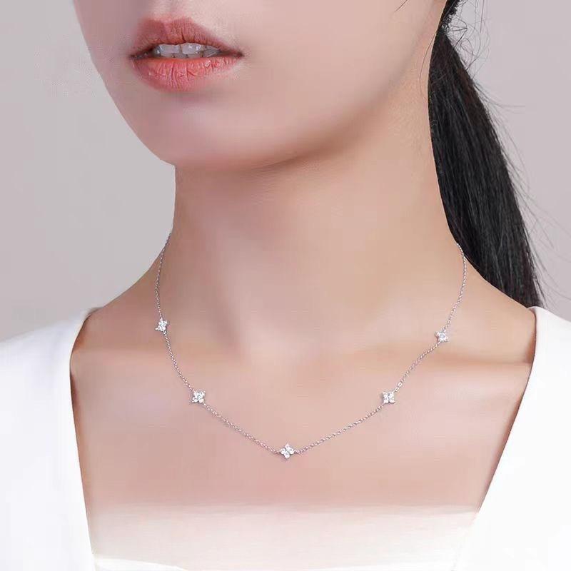 Four-leaf clover necklace female lucky gypsy light luxury pendant niche design sense diamond collarbone chain with jewelry wholesale