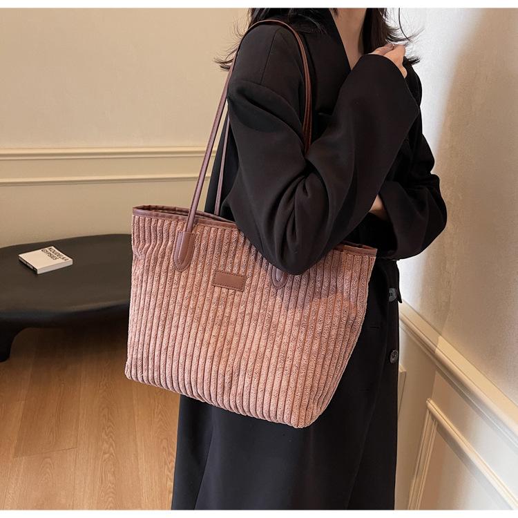 

Large capacity corduroy bag women s 2025 new winter plush handbag casual versatile commuter shoulder tote bag