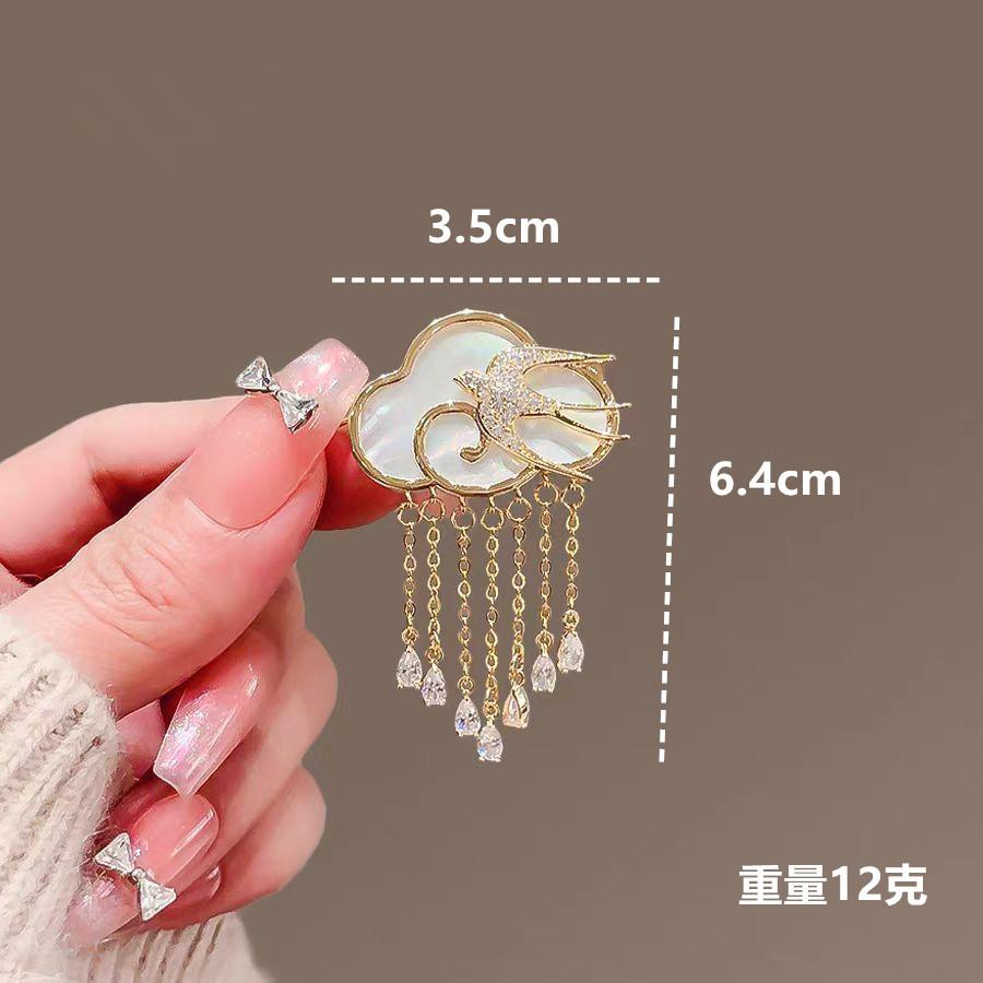

Guofeng Xiangyun Alloy Brooch Fashion Classic Female Tassel Corsage Accessories Versatile Extravagant Small Swallow Pin Buckle золотий