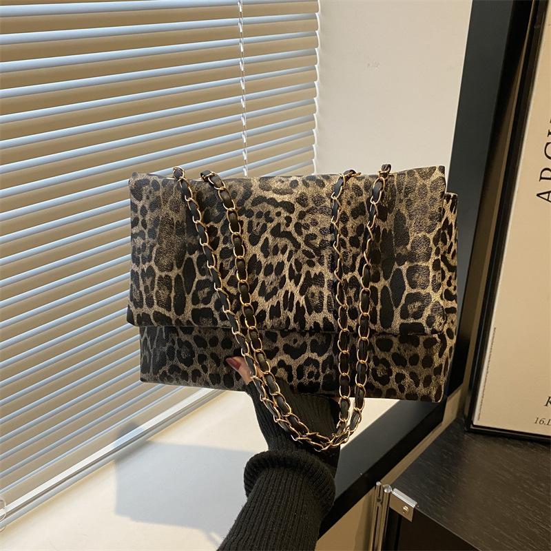 Women's Handbag 2025 New Clutch Bag, European and American Fashion Leopard Print Simple Small Square Bag, Personalized and Beautiful Shoulder Bag