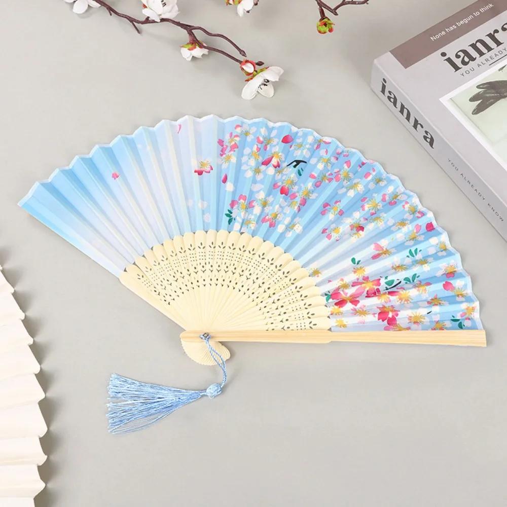 Japonský skládací ventilátor Starověký čínský Starověký styl Dlouhá rukojeť Hedvábný ventilátor Řemeslný dárek Lady Dance Fan