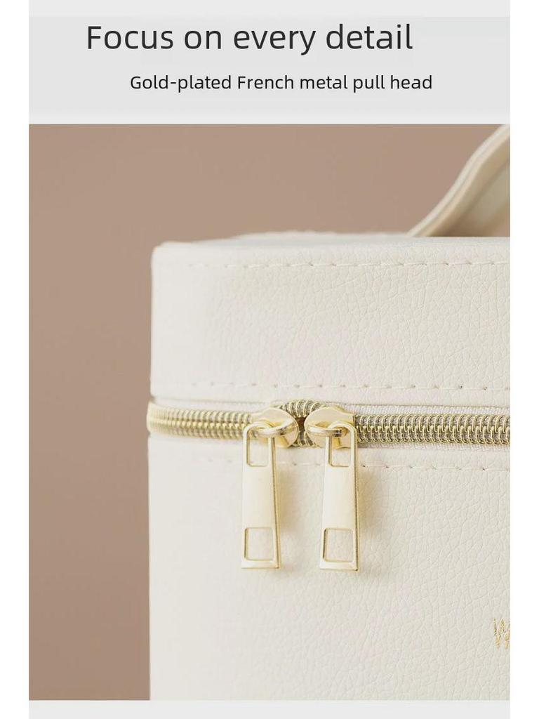 High-Capacity Luxury Makeup Bag: Stylish Cosmetic Storage for Trendsetters