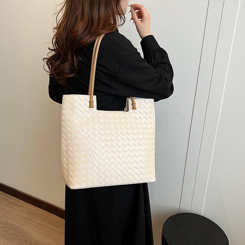 Portable Fashion Tote Bag Women's New Large-capacity Shoulder Bag Versatile Women's Bag