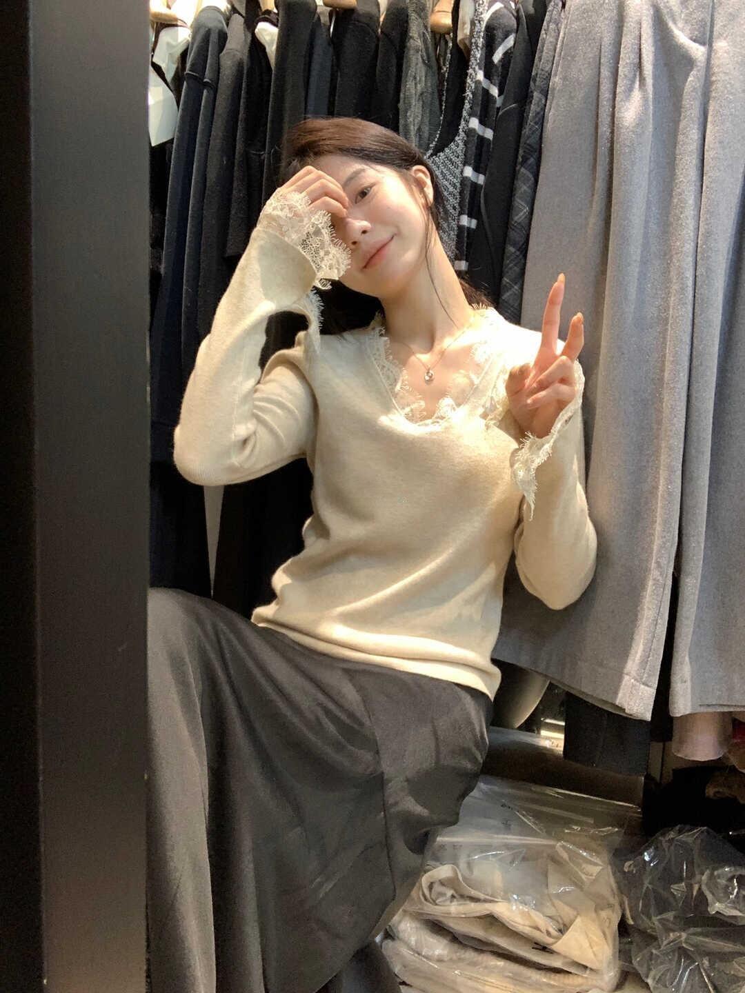 

Кружевной вязаный свитер с высоким воротником женский высококачественный топ с расклешенными рукавами весенний универсальный с темпераментом внутренняя базовая рубашка L