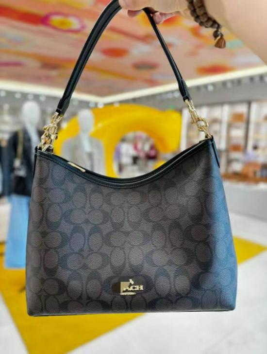 Coach Laurel Hobo Bag: Versatile, Large-Capacity Shoulder, Crossbody, and Handbag for Women.