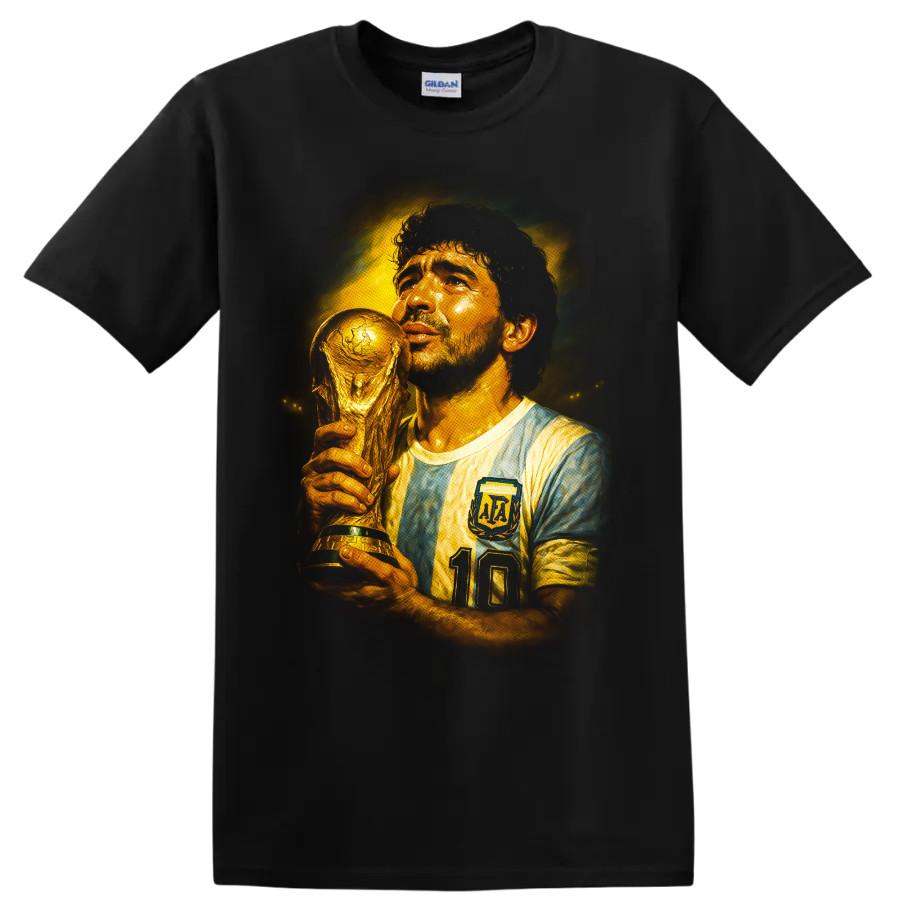 Maglietta Diego Maradona Argentina Leggenda del Calcio Ritratto con Trofeo Maglietta