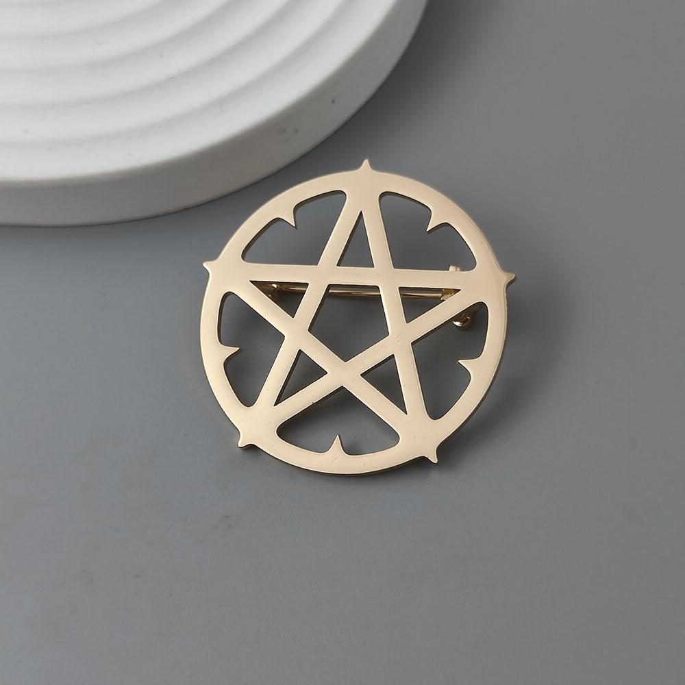 Pentagramserie brosch i rostfritt stål, symboliserar den positiva energin att avvärja ondska, symbol för kulturella slagpåsmycken.