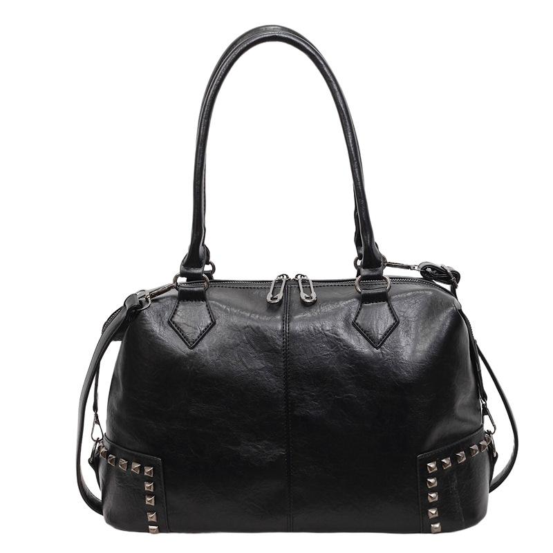 Large Capacity European and American Style Women's Bag 2026 New Fashion Shoulder Messenger Bag Rivet Portable Tote Bag
