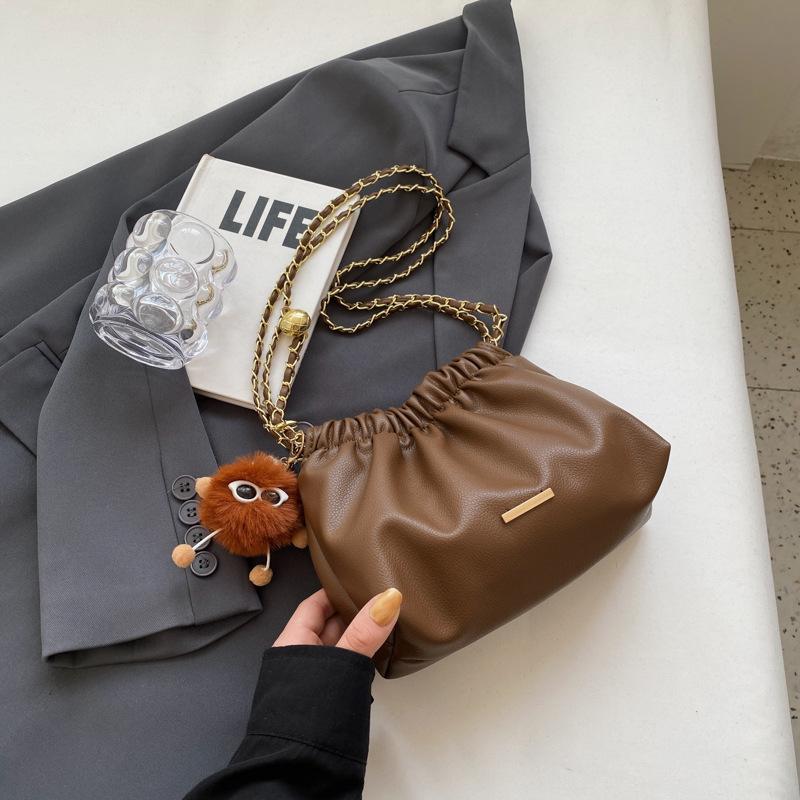 

Популярная сумка-цепочка женская новая 2025 нишевый дизайн чувство однотонная сумка на плечо сумка-облако зарубежный стиль сумка-мессенджер женская No pendant коричневый