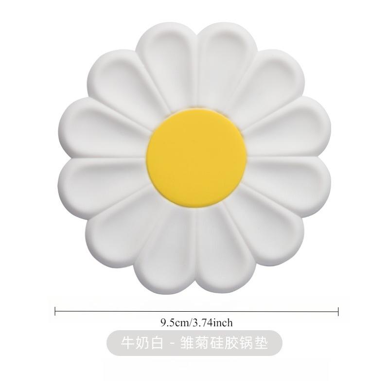 

1pc Daisy Coasters Made of Silicone in a Cute Flower Shape, Heat-Resistant, Two-Color Coffee Coasters Coasters