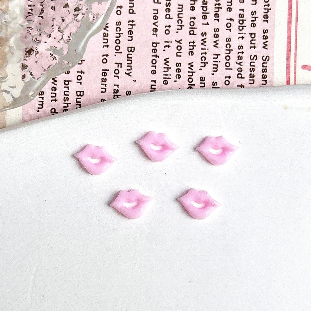Heißer Verkauf Bunte Lippen Dreidimensionale Nagelkunst-Verzierungen DIY Kleidungsknöpfe Handgefertigte Puppen-Verzierungen Zubehör