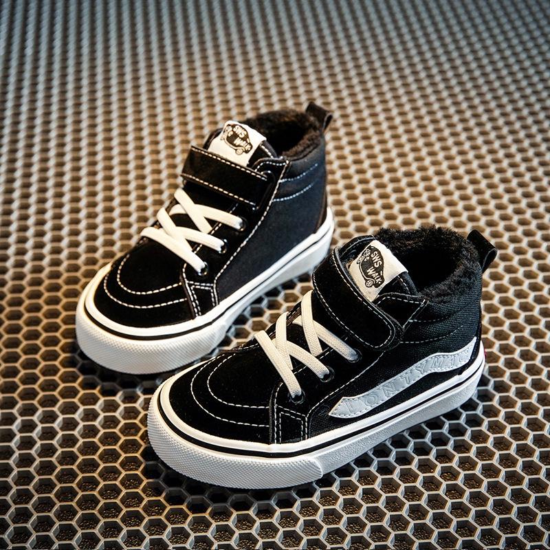 

«Зимние детские кроссовки из парусины с бархатной подкладкой 2024 года: Модная повседневная обувь на мягкой подошве для мальчиков и девочек. 31