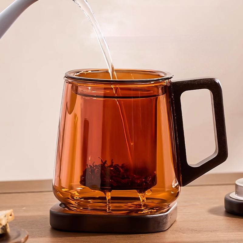 Teetasse, verdicktes Tee-Wasser-Trennglas, hohe Borosilikatglasqualität mit Walnussgriff, Teetassen, Haushalts-Teegeschirr in Bernsteinfarbe