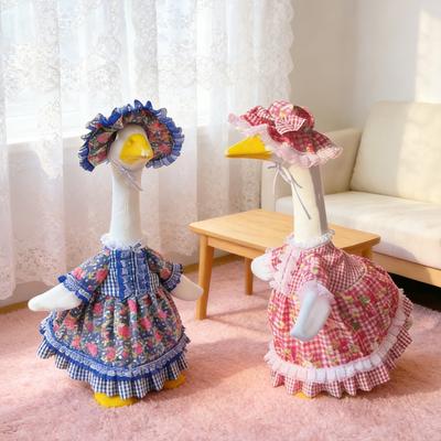 23 Zoll Gänse-Outfit-Set Veranda-Dekoration Feiertagskleid mit Haube und Ärmeln Geeignet für große weiße Gänse Saisonale Dekoration