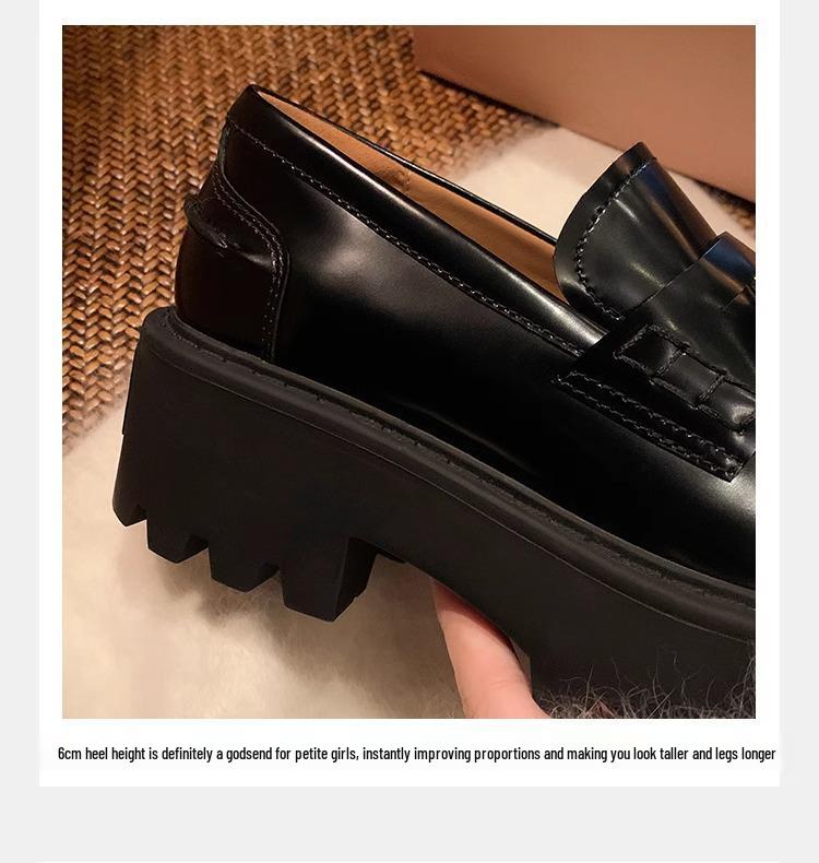 Luxurious Women's Grape Round Toe Heeled Slip-On Loafers