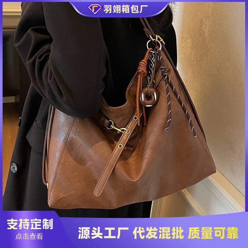 Large Capacity Retro Versatile Shoulder Tote Bag Women's Autumn and Winter New Fashion Commuter Bag Backpack