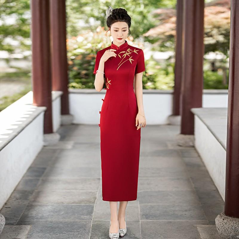 Elegant Red Acetate Embroidered Cheongsam Dress Women Vintage Modern Qipao Long Sleeveless Medium