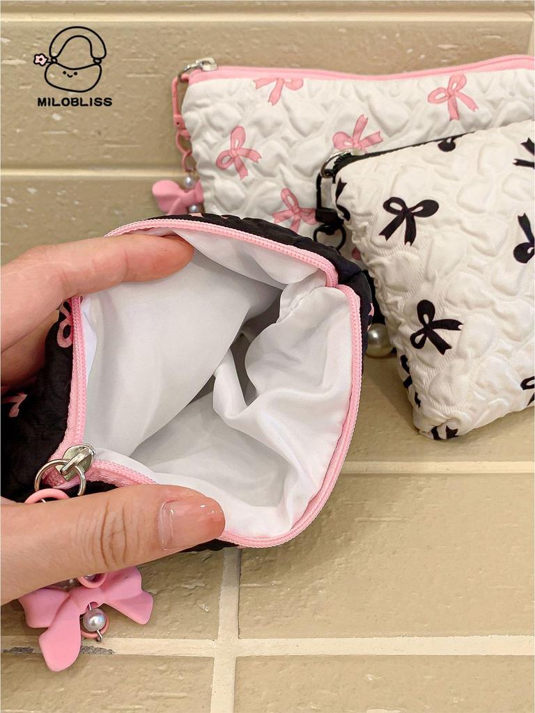 Elegant Pleated Bow Makeup Bag: Chic Design & Convenient Lipstick Clutch for Women