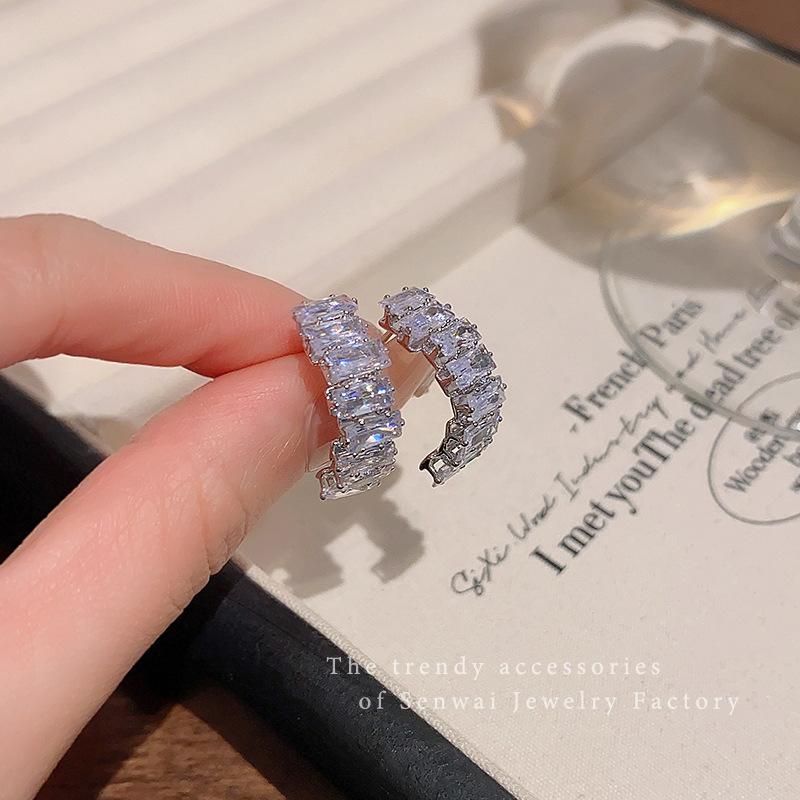

Exquisite super flash zircon earrings women s niche design explosive stud earrings Korea Dongdaemun ear