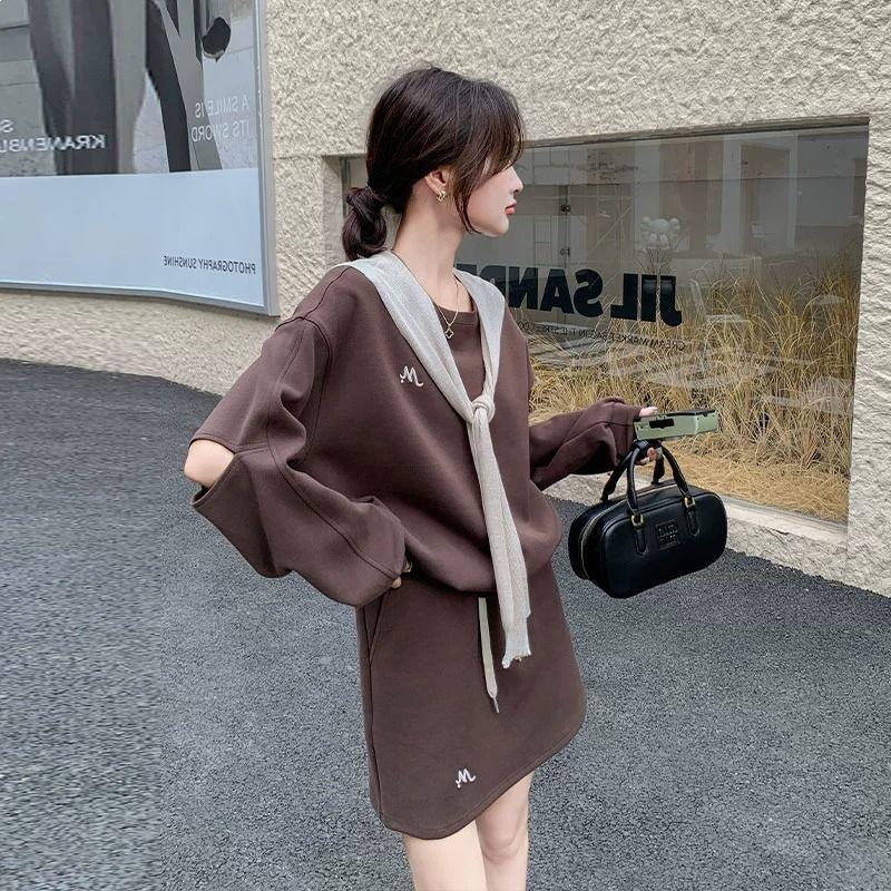 

Versatile Shawl Hoodie Skirt Set for Women - Autumn 2026, Korean Style, Round Neck Top with Slimming Short Skirt S [40kg-50kg]