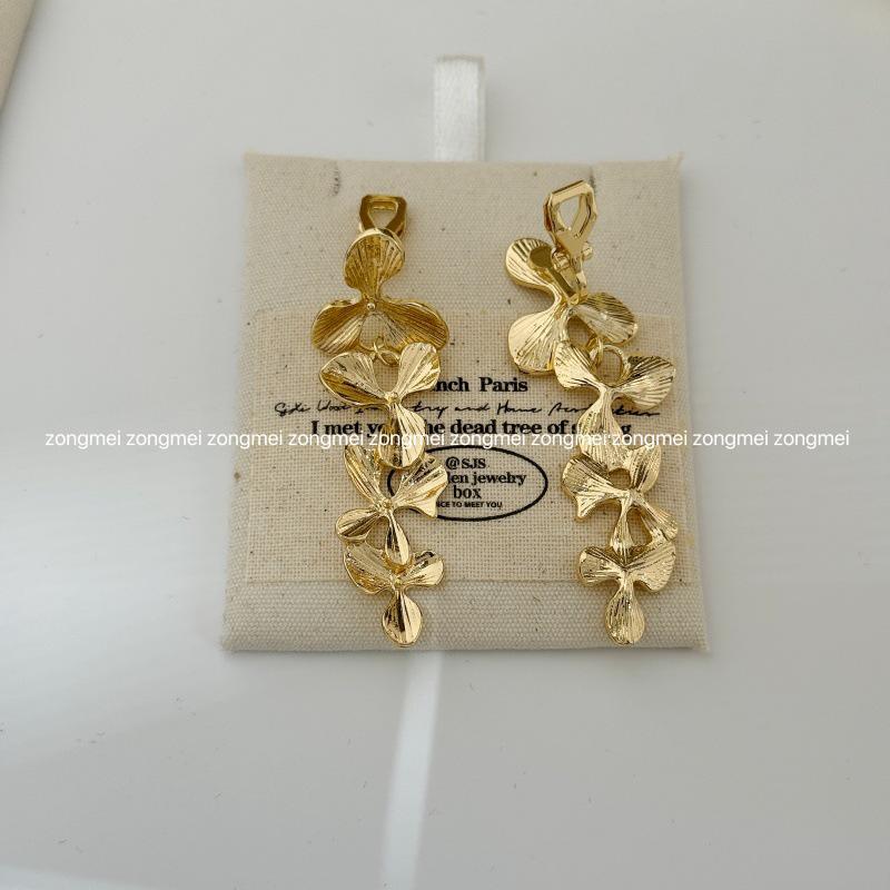 French Romantic Metal Flower Dangle Earrings: Light Luxury, High-End, and Fashionably Unique for Women