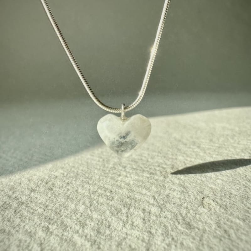 SUZURAN stoned heart neckalce_rainbowmoonstone Rainbow Moonstone Heart Gemstone Necklace