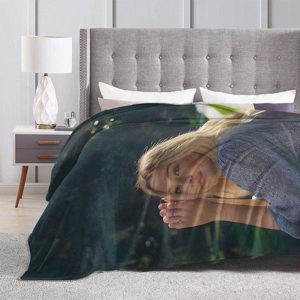 Super Soft Throw Blanket Travel Office Madelyn Cline Beautiful Actress Poster Blanket Flannel For Outdoor Trend Sofa Bed Cover